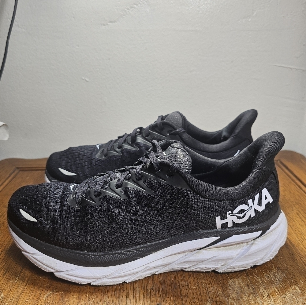 Hoka One One clifton 8 Running Shoes Women's Size 10.5 it have a little tear in